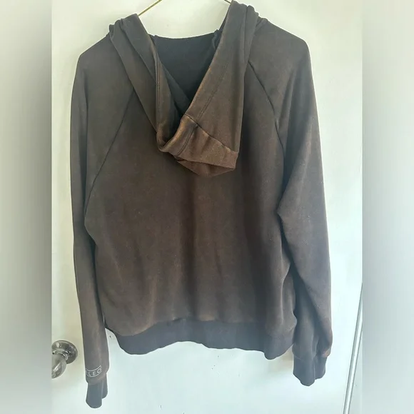 Fleo medium black bleach-wash hoodie. - Picture 2 of 4